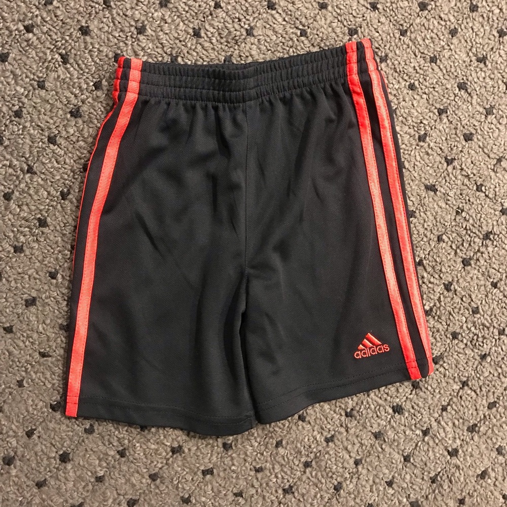 Adidas Shorts ❤️🖤